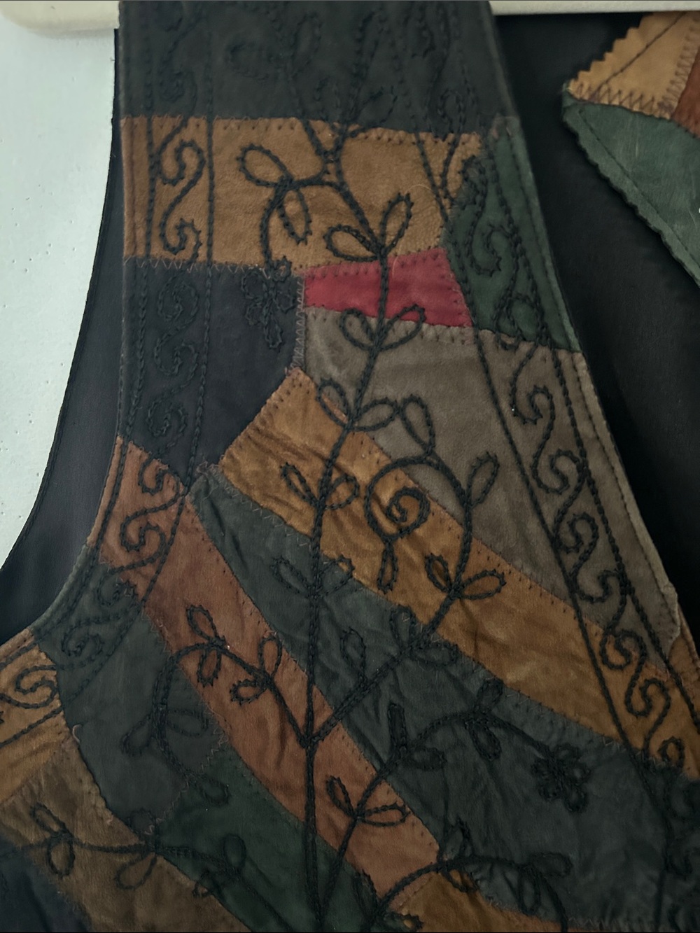 VTG Fashion Bug Patchwork Leather Vest Embroidered Floral Eclectic Grandma Y2K - Picture 3 of 14